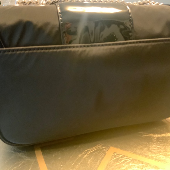 Brighton Purse “My Flat In London” 9”x6”x4.25” Adjustable Chain Strap - Picture 6 of 14